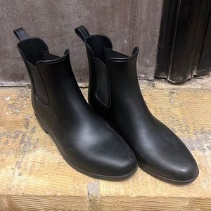 Black Chelsea Rainboots